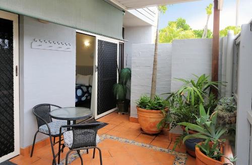 Beach at your feet, Bargara (photo 10)
