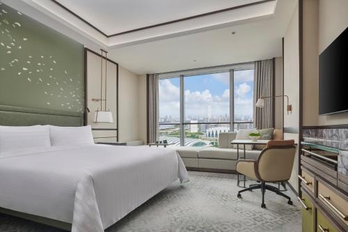 Shangri-La Qiantan, Shanghai - Steps away from the Oriental Sports Center, and easy reach the vibran