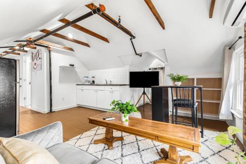 Stately Studio Apartment in Detroit, USA