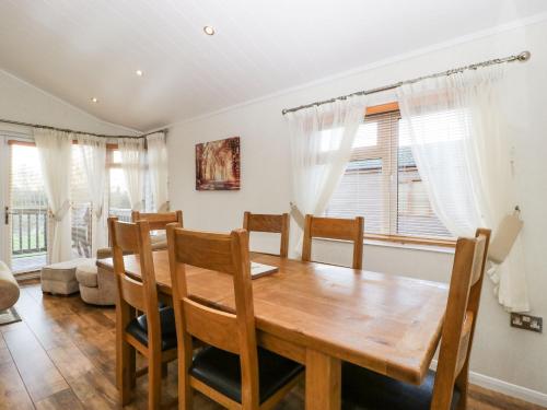 Exterior view, Blenheim Lodge in Puxton