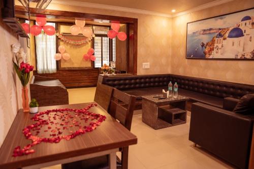 SEASONS SUITES (J.P. NAGAR) - Vibhutipura