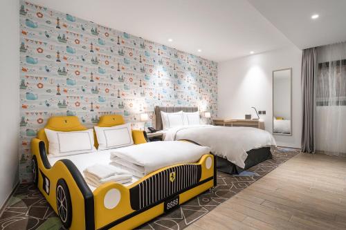 room detail thumbnail 2