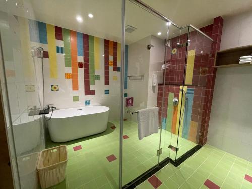 room detail thumbnail 2