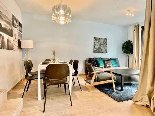 OneLuxStay near Fashion District 2