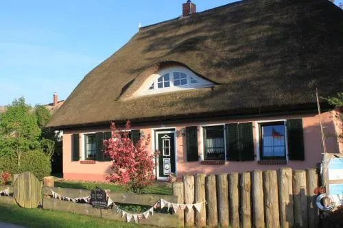 Haus "üm de Eck" - Die Kapitänswohnung in Born, Deutschland