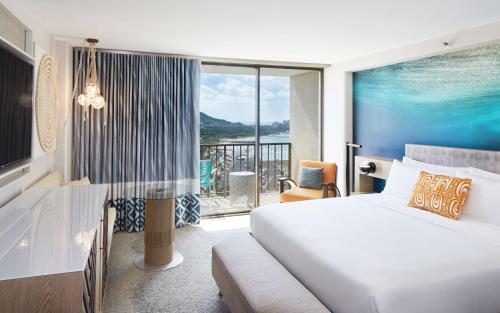 OUTRIGGER Waikiki Beachcomber Hotel Room Type - Deluxe Ocean View 1 King Bed