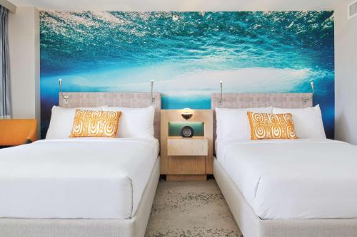 OUTRIGGER Waikiki Beachcomber Hotel Room Type - Deluxe Ocean View 2 Double Beds