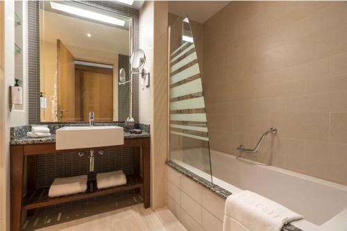 room detail thumbnail 2