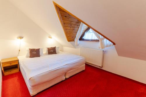 1 double bed, 4 sofa beds