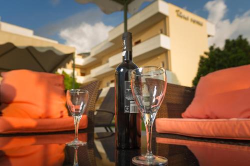 طعام و مشروبات, Hotel Fotini in كالاماتا