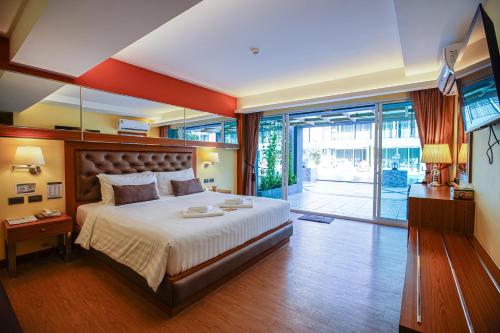 โกลเด้นซี หัวหิน (GOLDEN SEA HUA HIN) near หมูบ้าน ช้าง