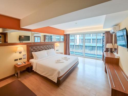 room detail thumbnail 1