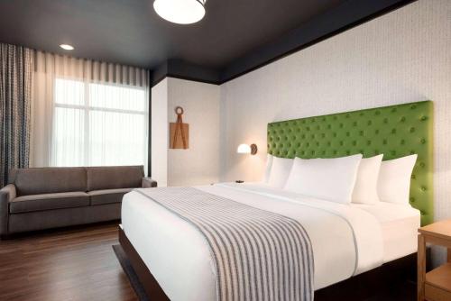 410333102 Origin Lexington, a Wyndham Hotel