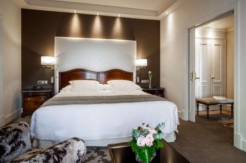 Junior Suite with Terrace - The Wellington Club image 6
