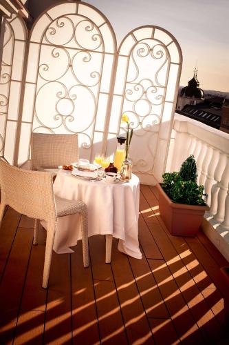 Junior Suite with Terrace - The Wellington Club image 4