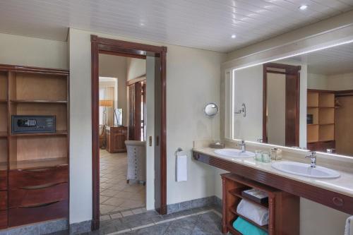 ディナロビン ビーチコマー ゴルフ リゾート&スパ