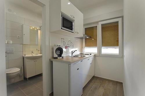Studio with Balcony image 6