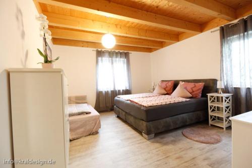 Sonnige Ferienwohnung, Rollstuhlgerecht, Hunde willkommen