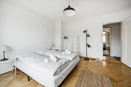 Central Apartment for City Explorers 222 - Tap to explore photos