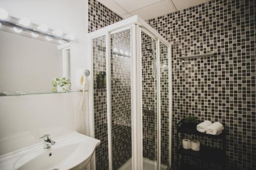 azz Apartamentos Torre de la Plata - image 3