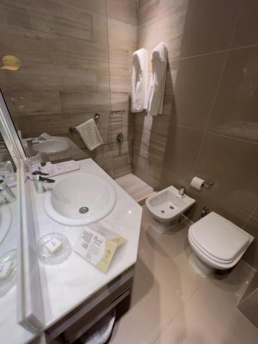 Standard Double Room image 5