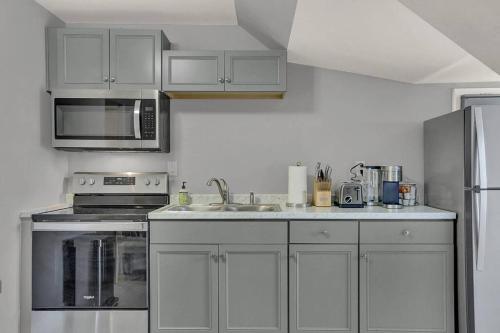 Suites on Seneca - Gorgeous One Bedroom Apartment in 哈里斯堡市中心