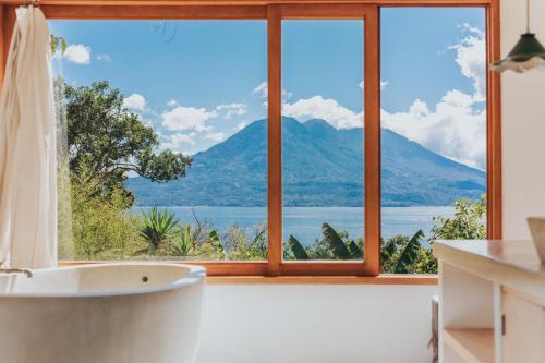 Apkārtne, Designers Luxury Retreat with breathtaking gardens in Tzununa