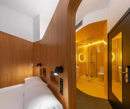 Superior Double Room image 10