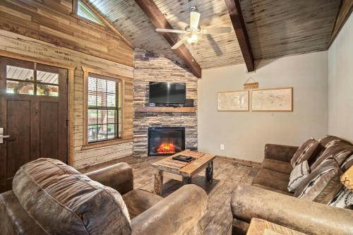 2 Bedroom Lakefront Log Cabin 9