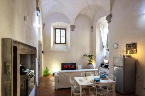 CLAUDIA SUITE: LOFT ROMANTICO NEL CUORE DI AREZZO