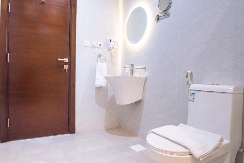 Bathroom, idles By Staytion Serviced Apartments in Al Sharafiyah