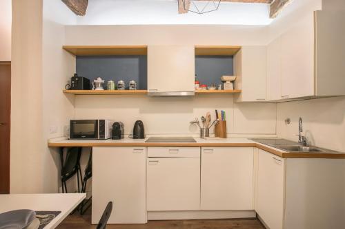 One-Bedroom Apartment image 2
