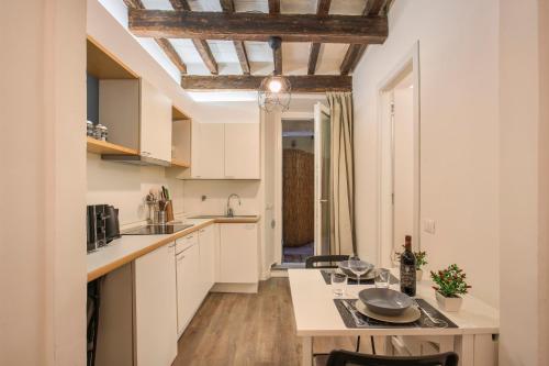 One-Bedroom Apartment image 5