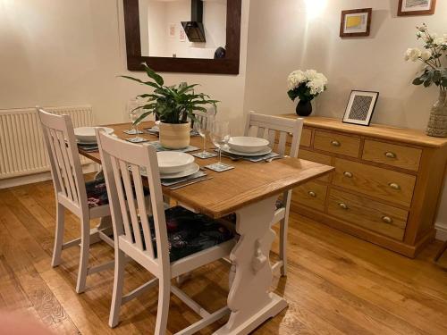 No 12 - Stylish & homely 3 bed with parking close to city centre, Bath (zdjęcie 5)