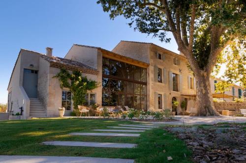Au Mas du Papé avec Piscine chauffée et Spa