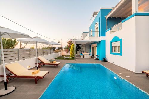 Seabreeze Villa - with Jacuzzi & heated pool