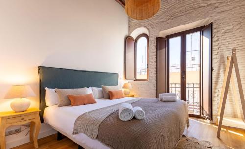 Triana Acacias by Valcambre