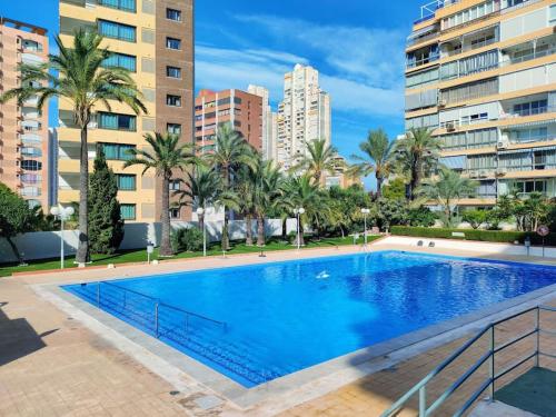 Bermudas apartamento con piscina y garaje en Benidorm