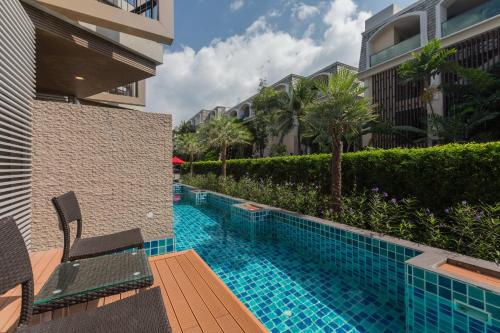 Deluxe Double Room with Pool Access image 6