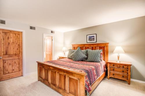 Mountainside Pineview Condo Cozy Frisco Retreat in Frisco, USA