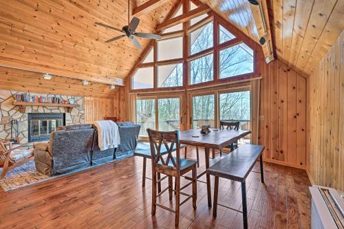 Spacious Franklin Cabin w/ Mountain Views! in Forest Hills (NC)
