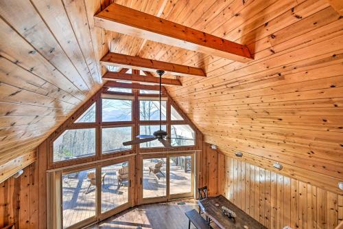 Spacious Franklin Cabin w/ Mountain Views! in Forest Hills (NC)
