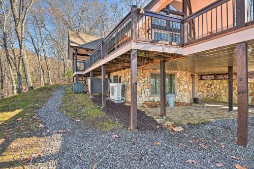 Spacious Franklin Cabin w/ Mountain Views! in Forest Hills (NC)