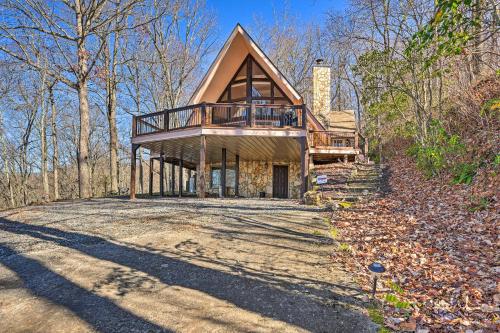 Spacious Franklin Cabin w/ Mountain Views! in Forest Hills (NC)