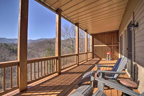 Beautiful Whittier Condo with Deck and Mtn Views! in Whittier, USA