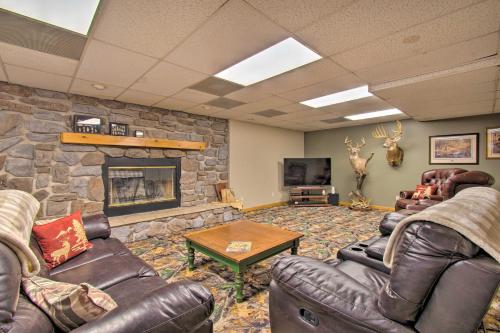 Idyllic Mt Sterling Retreat w/ Private Lake! in Camp Point (IL)