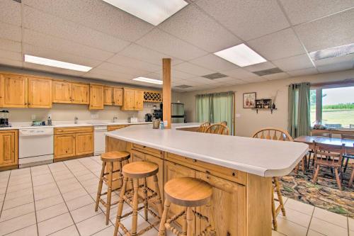 Idyllic Mt Sterling Retreat w/ Private Lake! in Camp Point (IL)