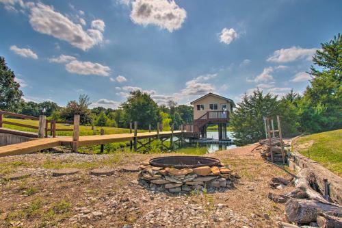 Idyllic Mt Sterling Retreat w/ Private Lake! in Camp Point (IL)