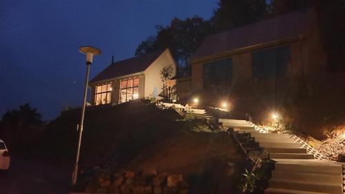 Odenwald-Lodge mit Infrarotsauna und E-Ladestation im Naturpark Odenwald "Haus Himmelblau"