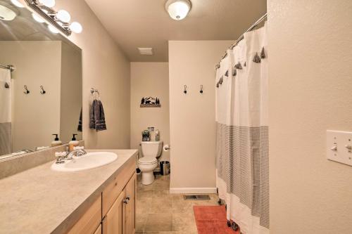 Cold Springs Mountain Cabin Hot Tub and Generator